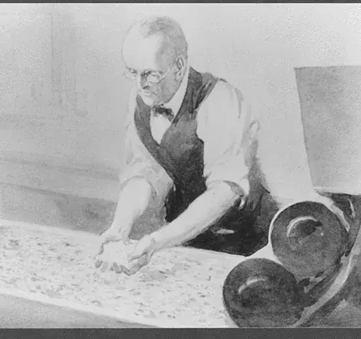 W.K. Kellogg creating Corn Flakes