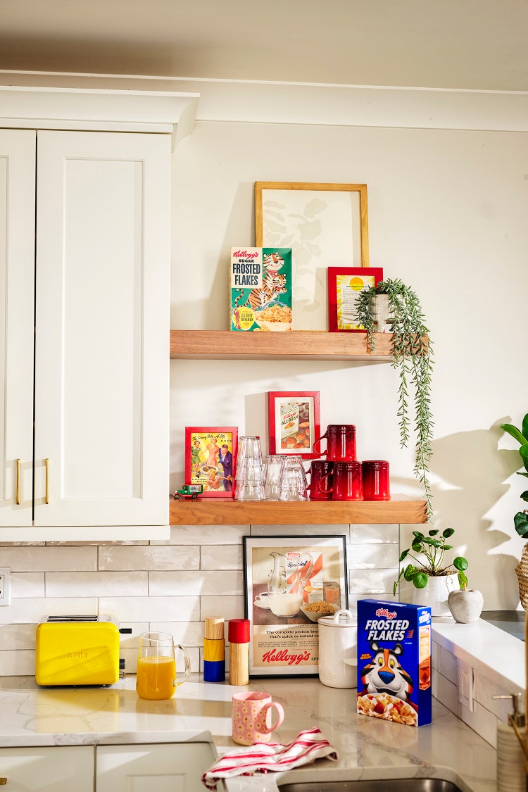 A kitchen counter with a box of Kellogg's Frosted Flakes on it.